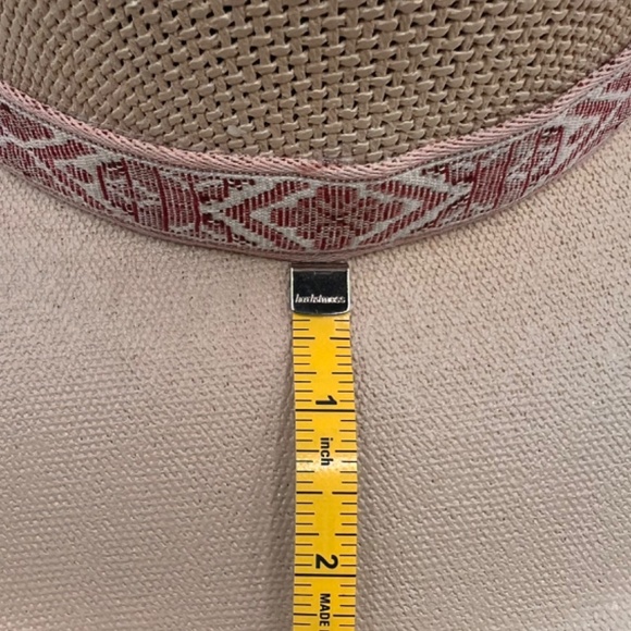 H18 Hat Gallero Style in Cream Color with Feather Medium - Picture 9 of 11